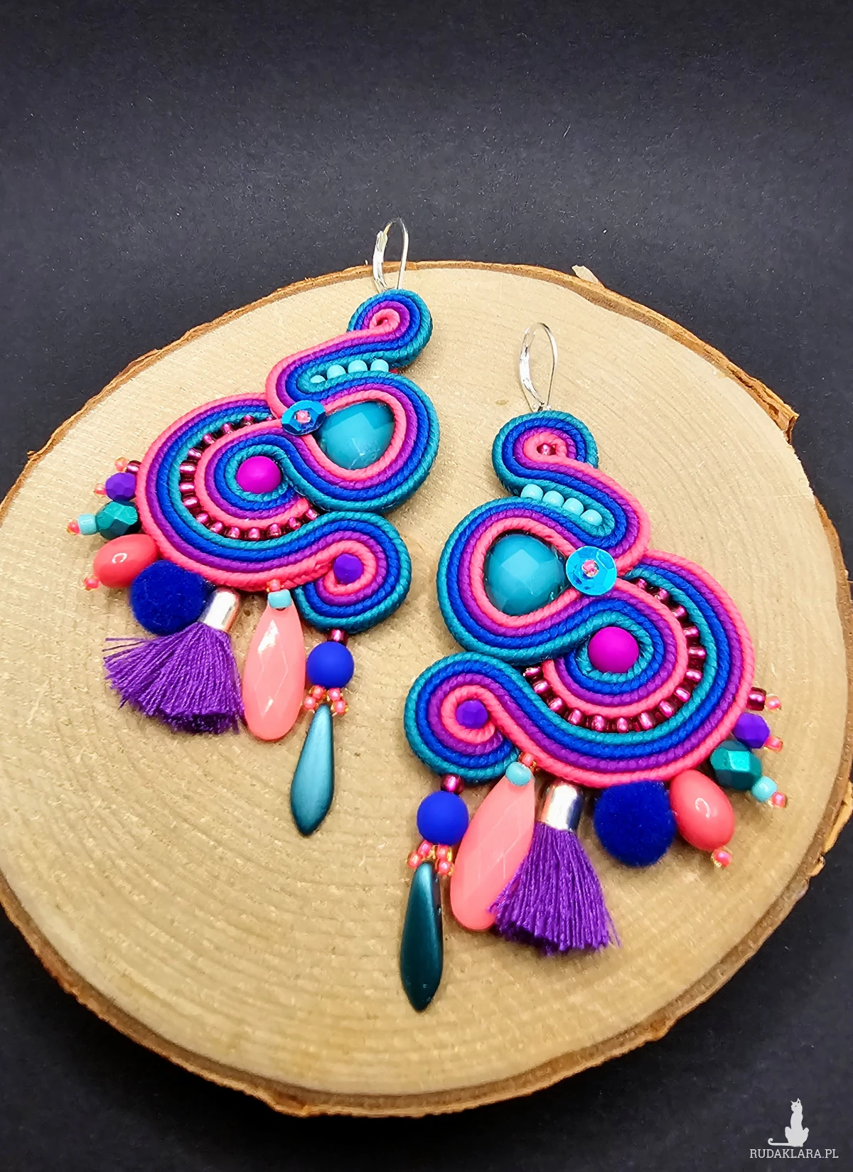 Kolorowe kolczyki sutasz z chwostami